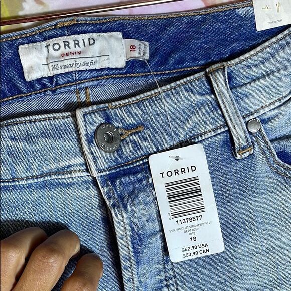 Torrid Women's Blue Denim Shorts - Picture 7 of 10